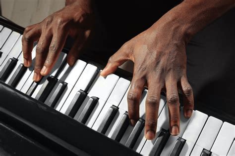 Aleatoric Music Explained: 5 Examples of .